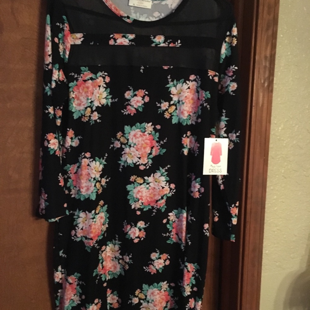 Bobbie Brooks CUTE FLORAL DRESS!!